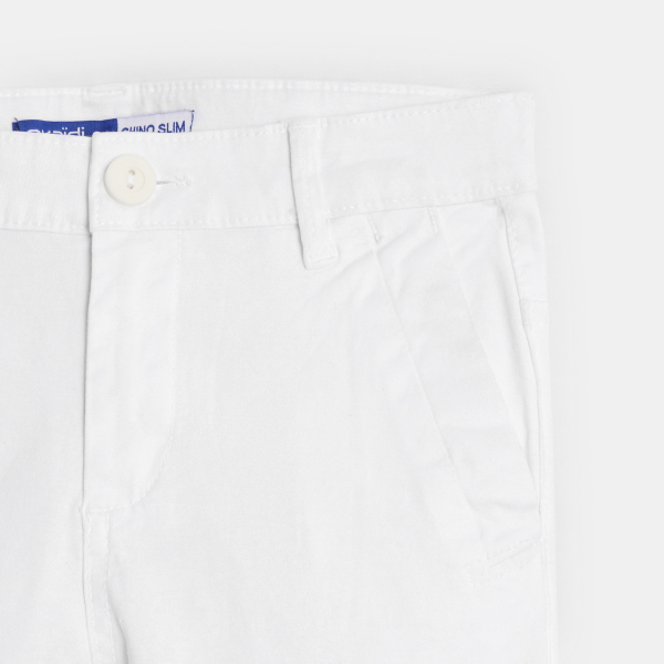 بنطال بقصّة تشينو من قطن التويل سادة، باللون الأبيض للأولاد